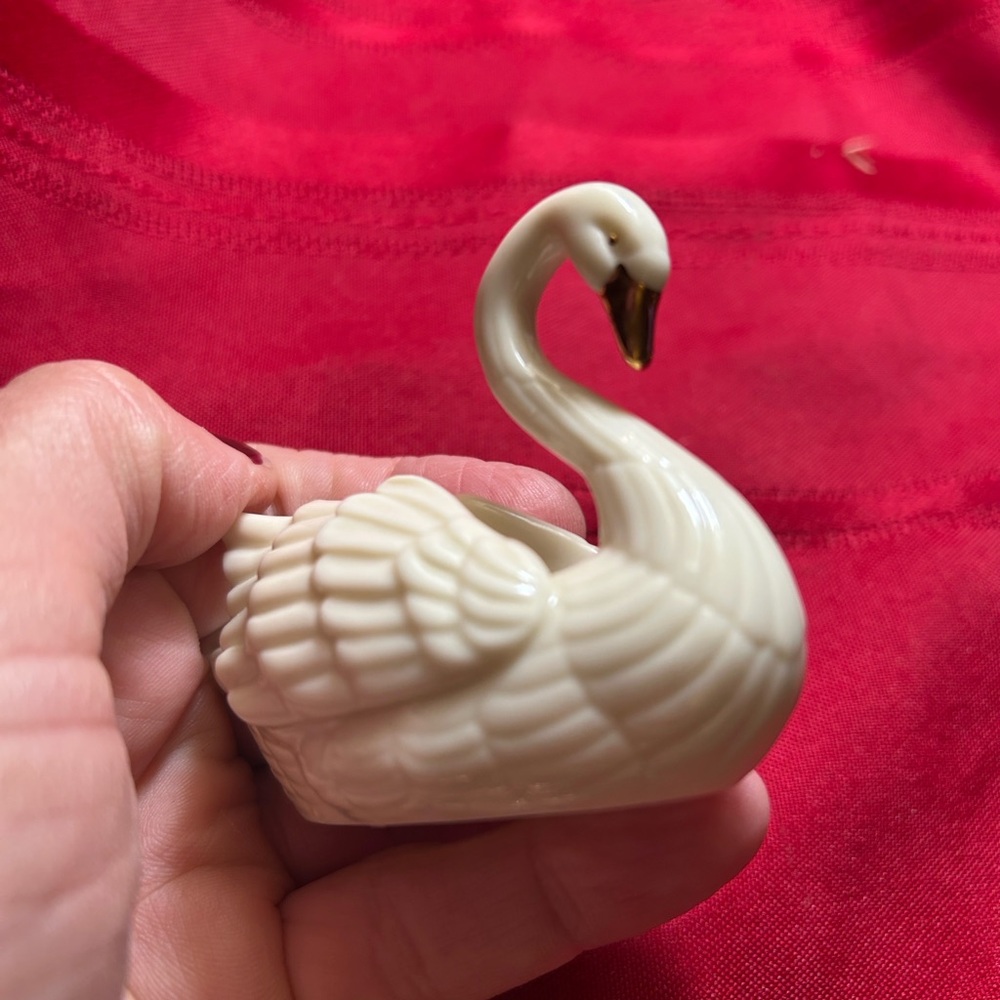 Lenox Cream Decorative Swan